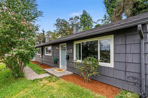 3224 Halverson Ave, Bremerton, WA 98310