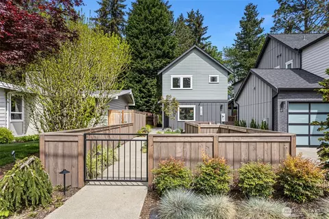 13010 NE 113th St #2, Kirkland, WA 98033