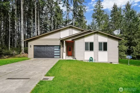 11714 Lake Pl, Anderson Island, WA 98303
