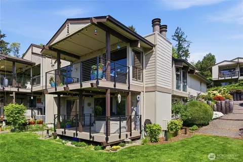 3131 Sahali Dr, Bremerton, WA 98310