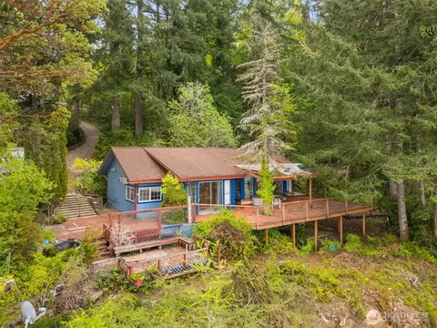 6105 Elizan Dr NW, Olympia, WA 98502