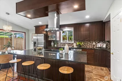2111 201st Pl SW, Lynnwood, WA 98036