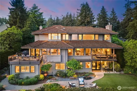 8297 SE 82nd St, Mercer Island, WA 98040