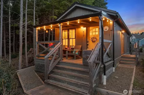 417 E Compass St, Pacific Beach, WA 98571