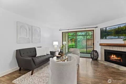 12221 100th Ave NE #B102, Kirkland, WA 98034