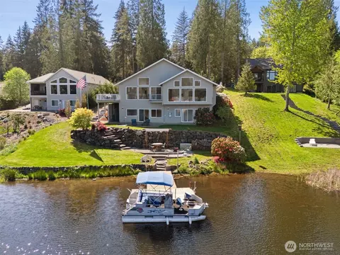 260 E Westlake Dr N, Allyn, WA 98524