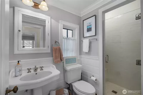 Bath - 7 E Myrtle Ln, Pacific Beach, WA 98571 photo 3 of 9