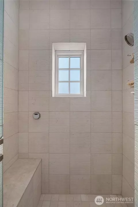 Bath - 7 E Myrtle Ln, Pacific Beach, WA 98571 photo 2 of 9