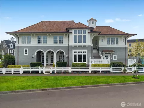 7 E Myrtle Ln, Pacific Beach, WA 98571