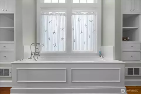 Bath - 7 E Myrtle Ln, Pacific Beach, WA 98571 photo 5 of 9