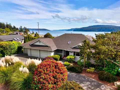 6404 Warren St, Anacortes, WA 98221