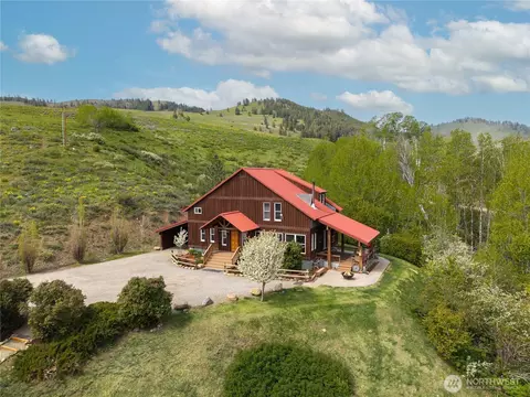 373 Rendezvous Rd, Winthrop, WA 98862