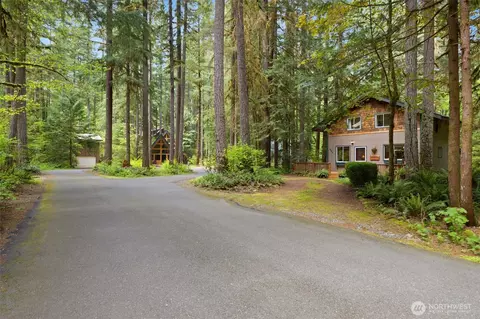 6989 Snoqualmie Pl, Glacier, WA 98244