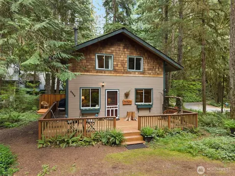 6989 Snoqualmie Pl, Glacier, WA 98244
