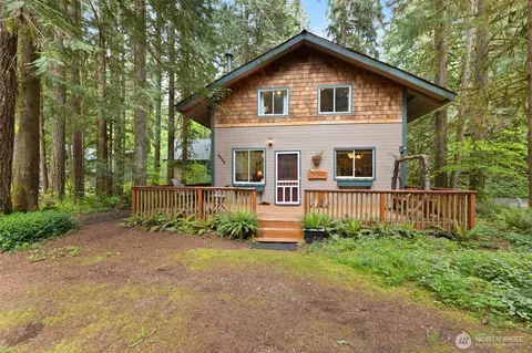 6989 Snoqualmie Pl, Glacier, WA 98244