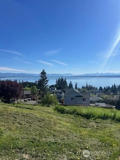 42 Lightening Way, Camano Island, WA 98282
