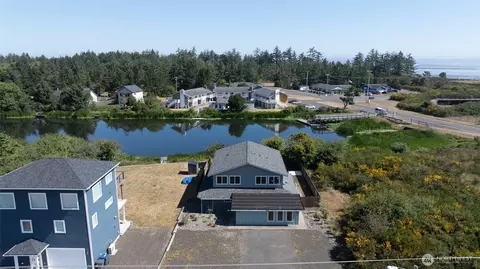 1042 Point Brown Ave SE #A & B, Ocean Shores, WA 98569