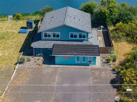 1042 Point Brown Ave SE #A & B, Ocean Shores, WA 98569