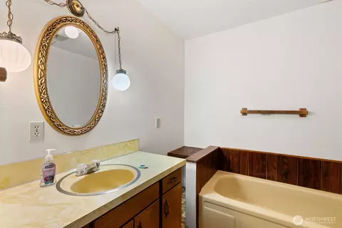 Bath - 155 Bonell Rd, Randle, WA 98377 photo 2 of 3