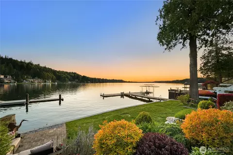 21 Strawberry Point Rd, Bellingham, WA 98229