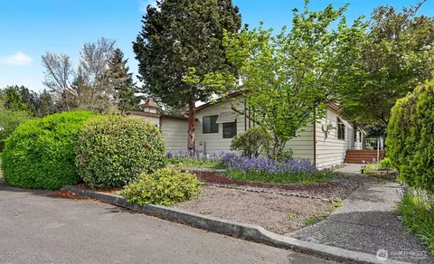 23809 Lake Dr E, Bothell, WA 98021 photo 2