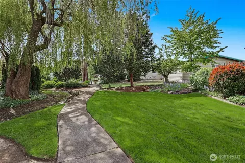 23809 Lake Dr E, Bothell, WA 98021 photo 31