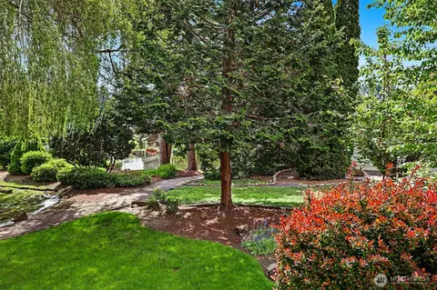 23809 Lake Dr E, Bothell, WA 98021 photo 32