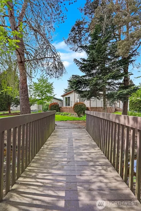 23809 Lake Dr E, Bothell, WA 98021 photo 34