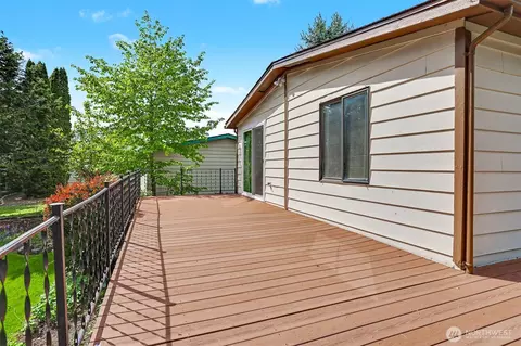 23809 Lake Dr E, Bothell, WA 98021 photo 25