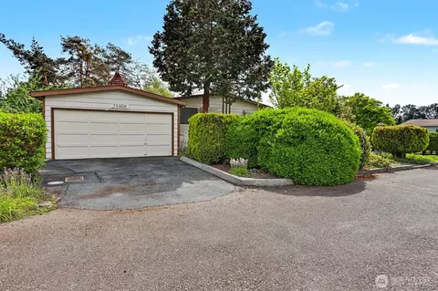 23809 Lake Dr E, Bothell, WA 98021 photo 39