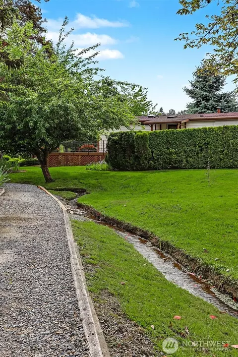 23809 Lake Dr E, Bothell, WA 98021 photo 33