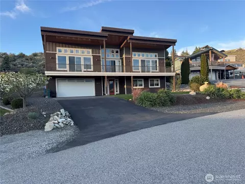 402 Butte Rd, Chelan, WA 98816