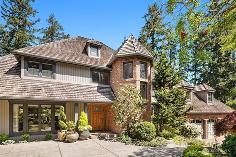 3240 126th Ave NE, Bellevue, WA 98005