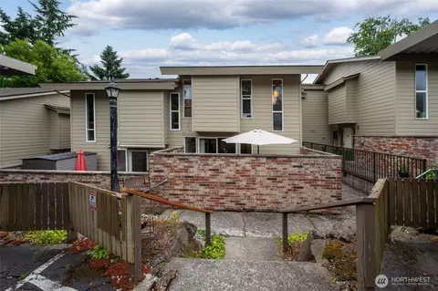 220 SW 200th St #186, Normandy Park, WA 98166