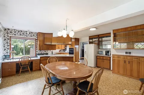 Kitchen - 1553 Bishop Rd, Chehalis, WA 98532 photo 3 of 3