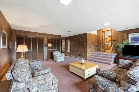 Living - 1553 Bishop Rd, Chehalis, WA 98532 photo 5 of 5