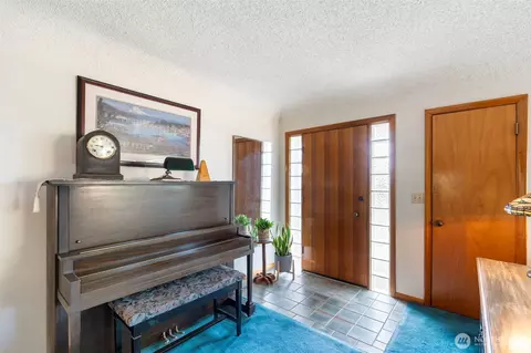 Entry Way - 1553 Bishop Rd, Chehalis, WA 98532 photo 1 of 1