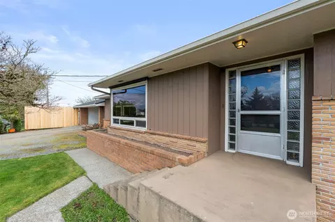 Exterior - 1553 Bishop Rd, Chehalis, WA 98532 photo 2 of 9