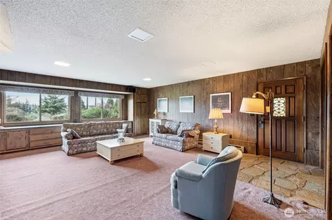 Living - 1553 Bishop Rd, Chehalis, WA 98532 photo 4 of 5