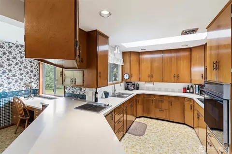 Kitchen - 1553 Bishop Rd, Chehalis, WA 98532 photo 2 of 3