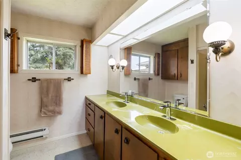 Bath - 1553 Bishop Rd, Chehalis, WA 98532 photo 2 of 2