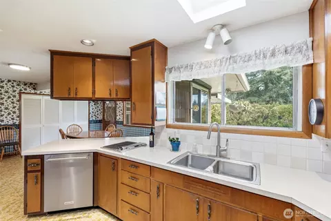 Kitchen - 1553 Bishop Rd, Chehalis, WA 98532 photo 1 of 3