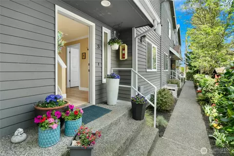 Exterior - 520 Walnut St #3, Edmonds, WA 98020 photo 2 of 6