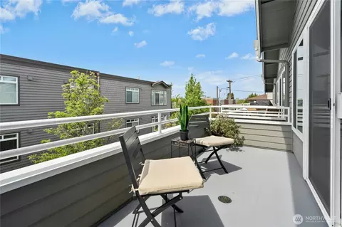 Exterior - 520 Walnut St #3, Edmonds, WA 98020 photo 4 of 6