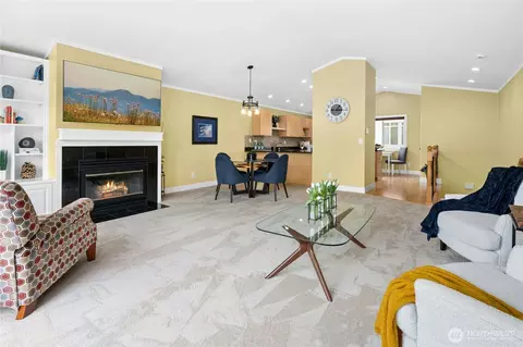 Living - 520 Walnut St #3, Edmonds, WA 98020 photo 3 of 4