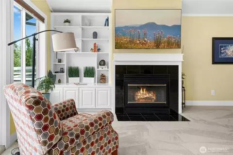 Living - 520 Walnut St #3, Edmonds, WA 98020 photo 4 of 4