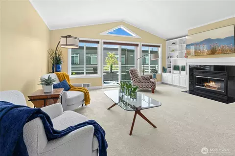 Living - 520 Walnut St #3, Edmonds, WA 98020 photo 1 of 4