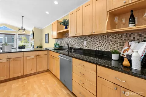 Kitchen - 520 Walnut St #3, Edmonds, WA 98020 photo 6 of 7