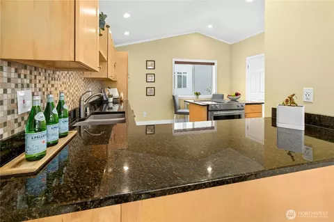 Kitchen - 520 Walnut St #3, Edmonds, WA 98020 photo 1 of 7