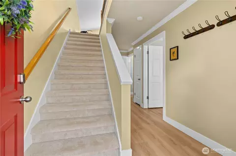 Entry Way - 520 Walnut St #3, Edmonds, WA 98020 photo 2 of 3